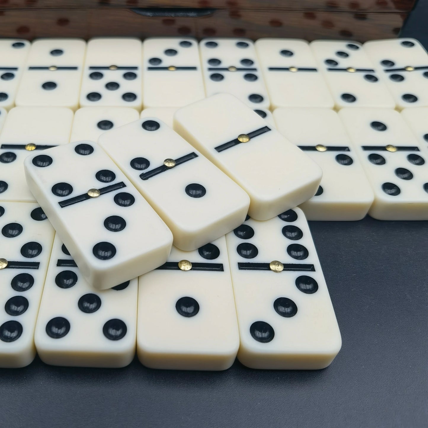 28-Piece Dominoes Set for Desktop Games Family Gatherings - Traditional Tile Game for Fun And Entertainment